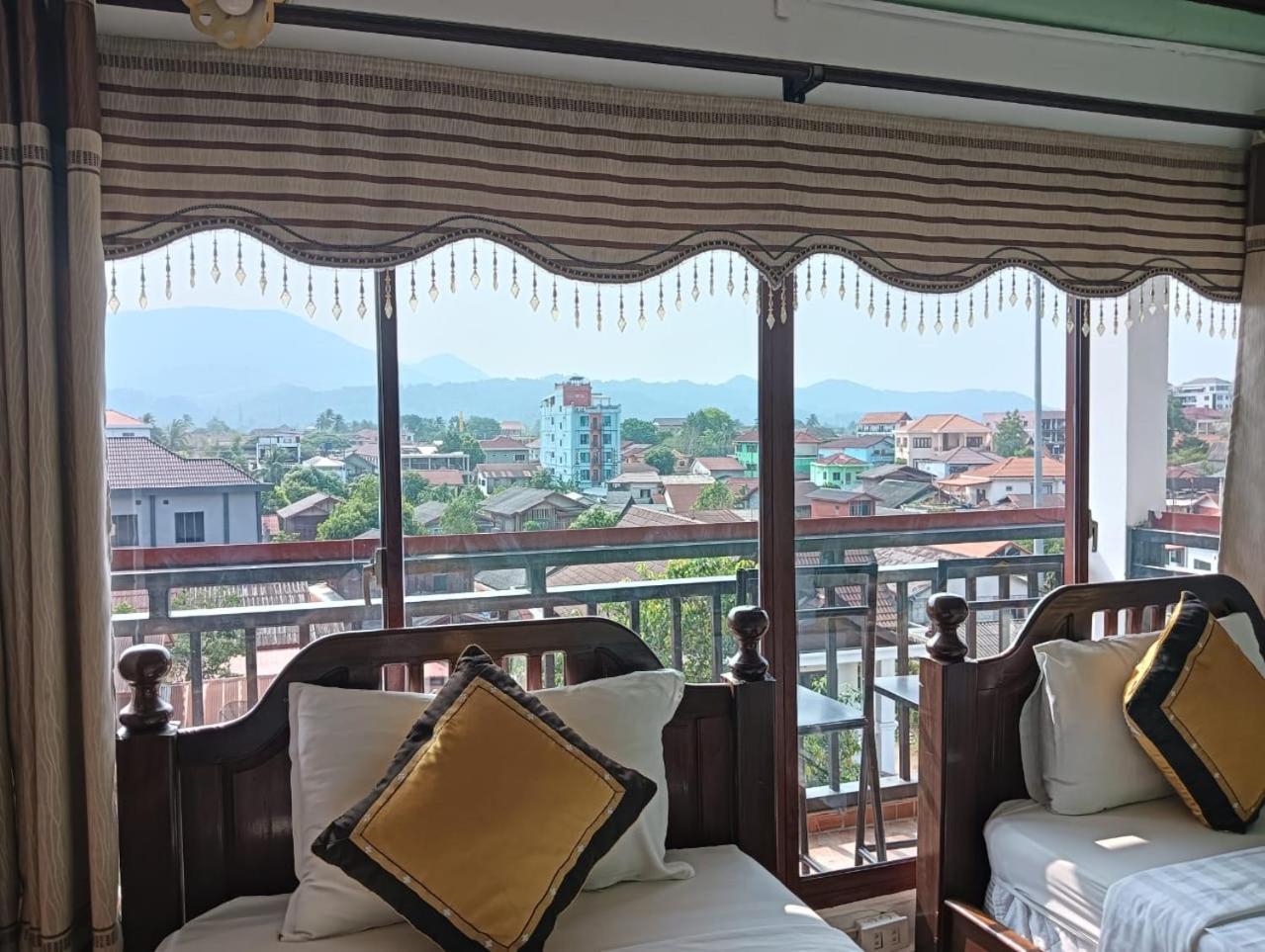 Bountang Riverside Hotel Vang Vieng Esterno foto