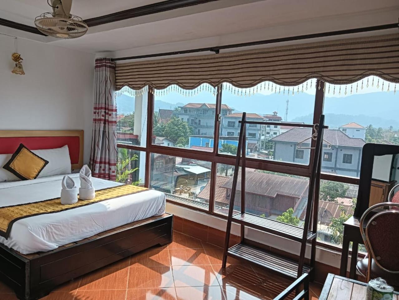 Bountang Riverside Hotel Vang Vieng Esterno foto
