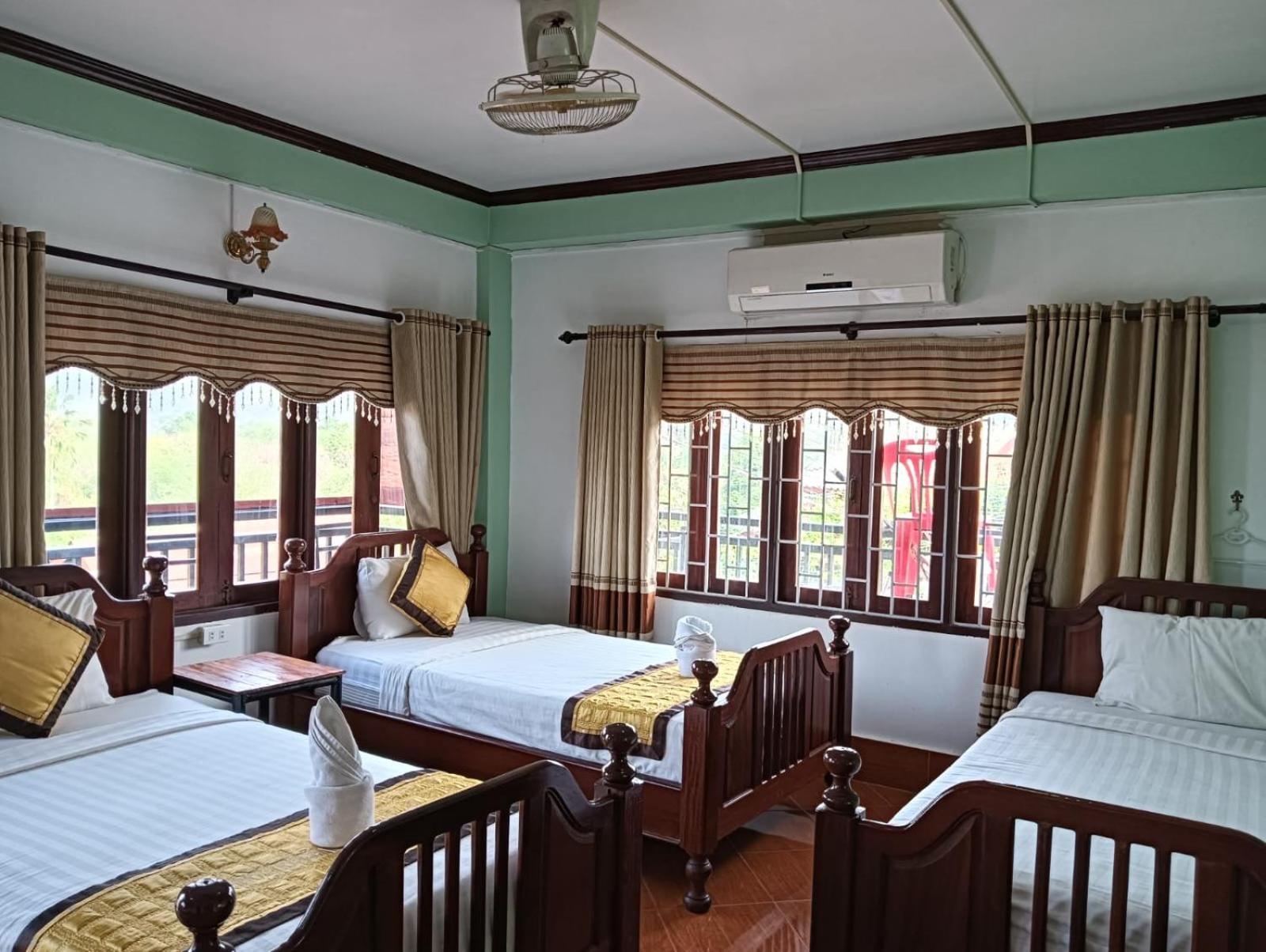 Bountang Riverside Hotel Vang Vieng Esterno foto