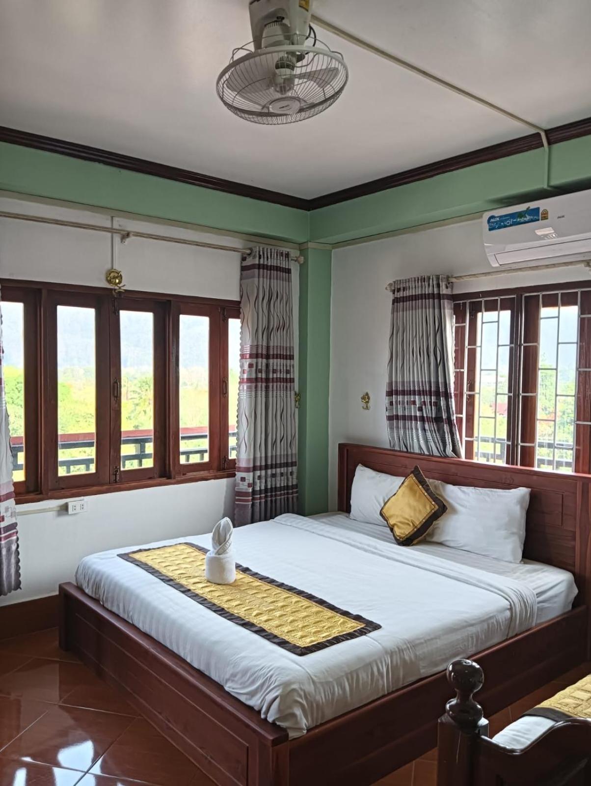 Bountang Riverside Hotel Vang Vieng Esterno foto