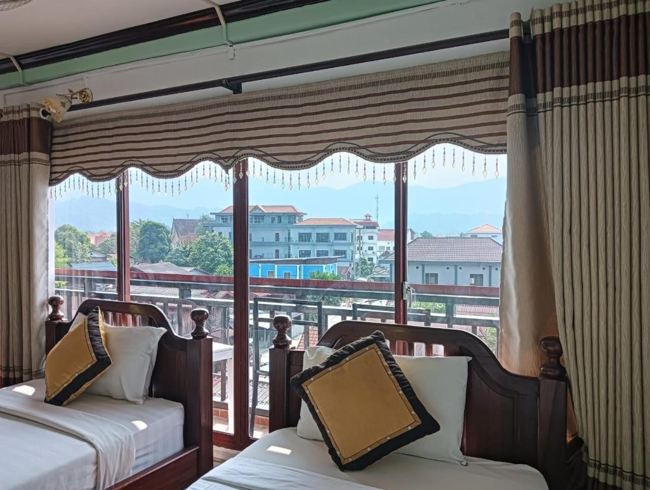 Bountang Riverside Hotel Vang Vieng Esterno foto