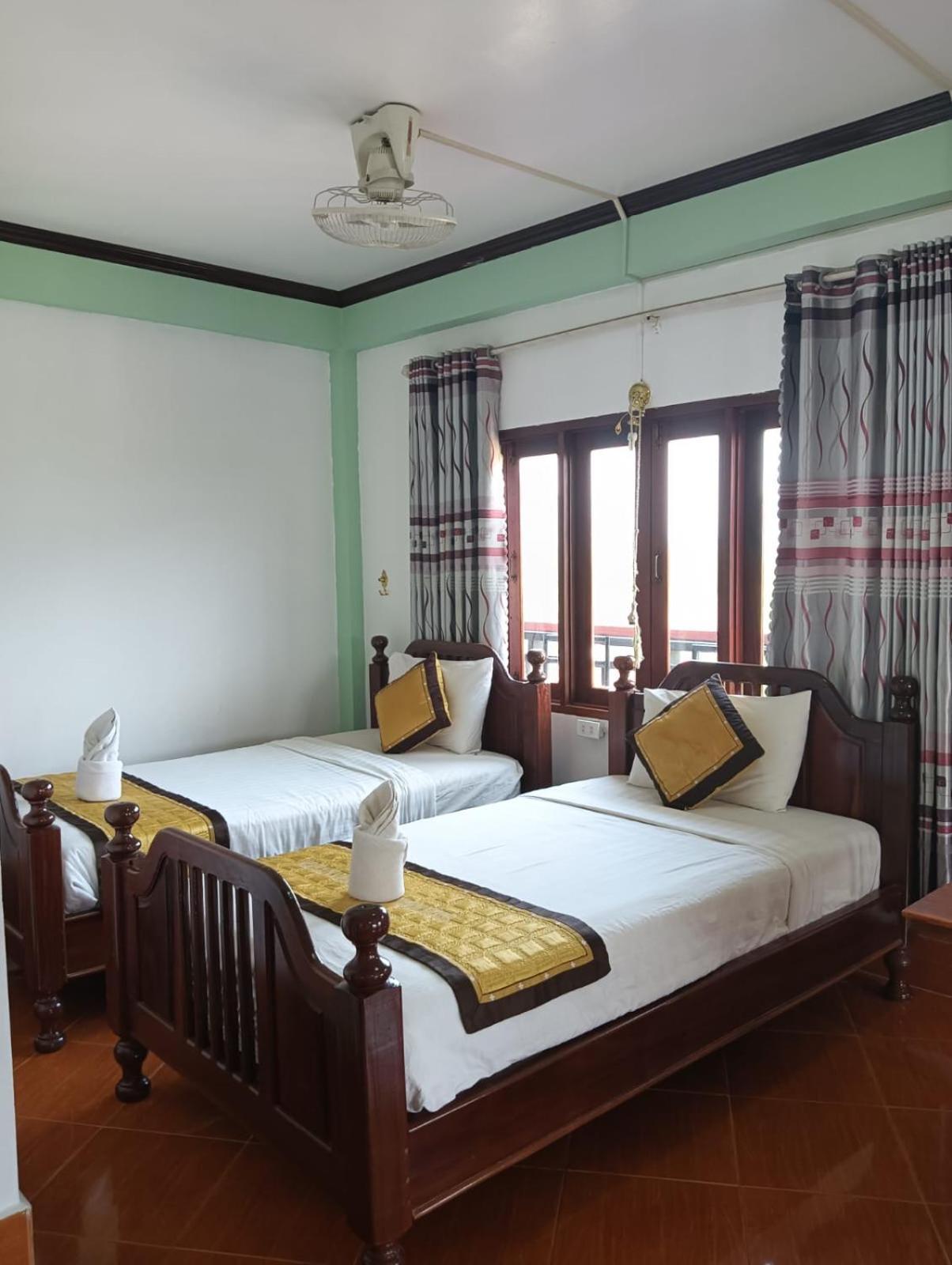 Bountang Riverside Hotel Vang Vieng Esterno foto