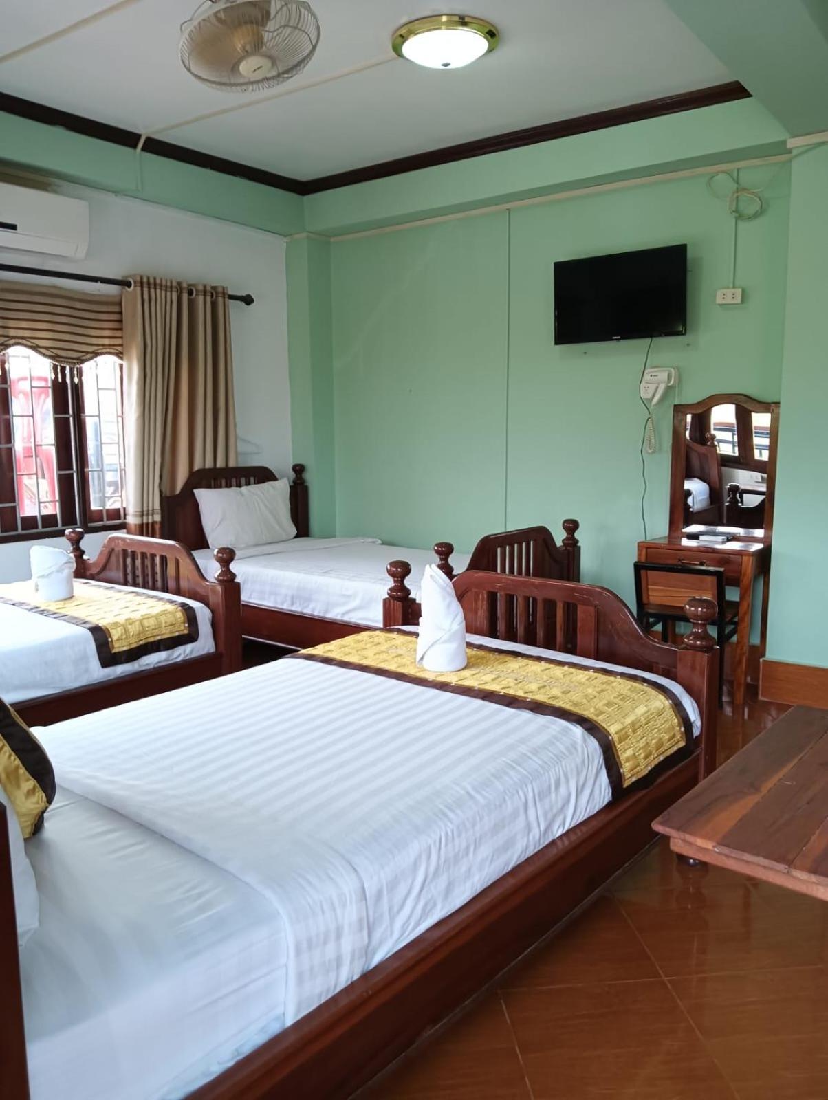 Bountang Riverside Hotel Vang Vieng Esterno foto