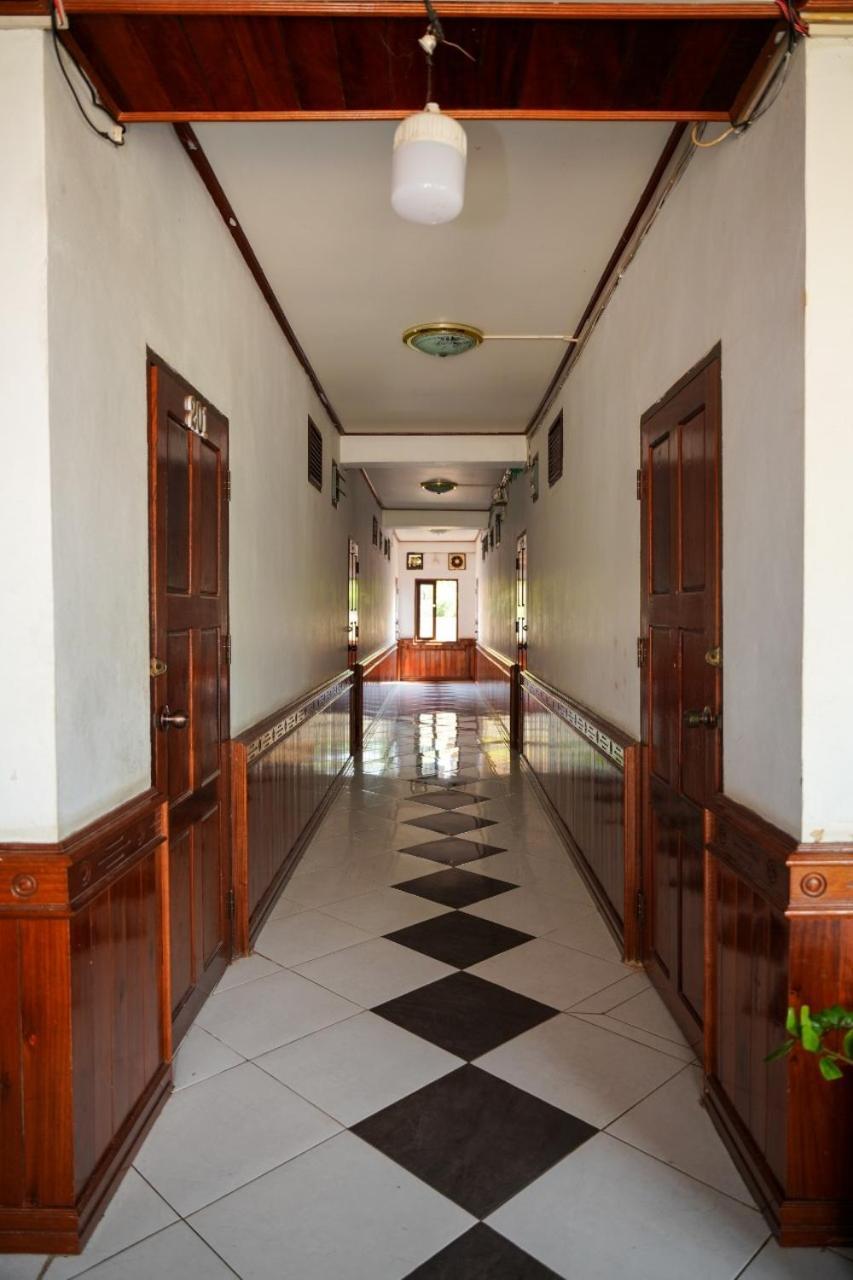Bountang Riverside Hotel Vang Vieng Esterno foto